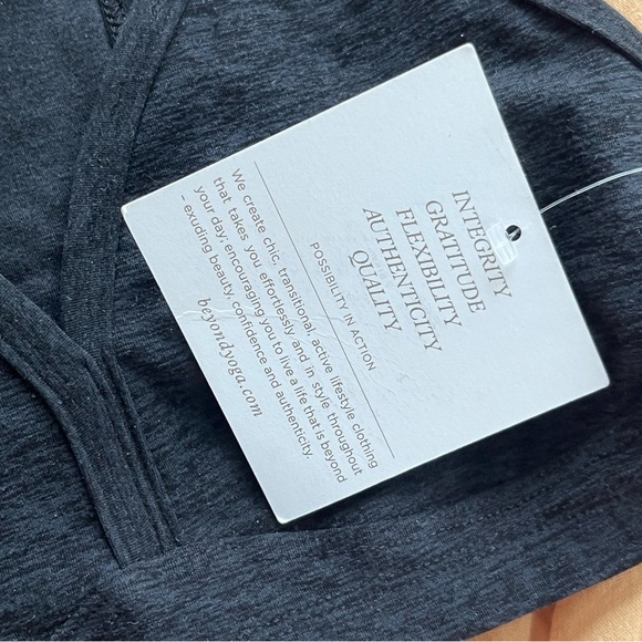 Beyond Yoga
Spacedye Lift Your Spirits Bra - Darkest Night - Picture 11 of 12